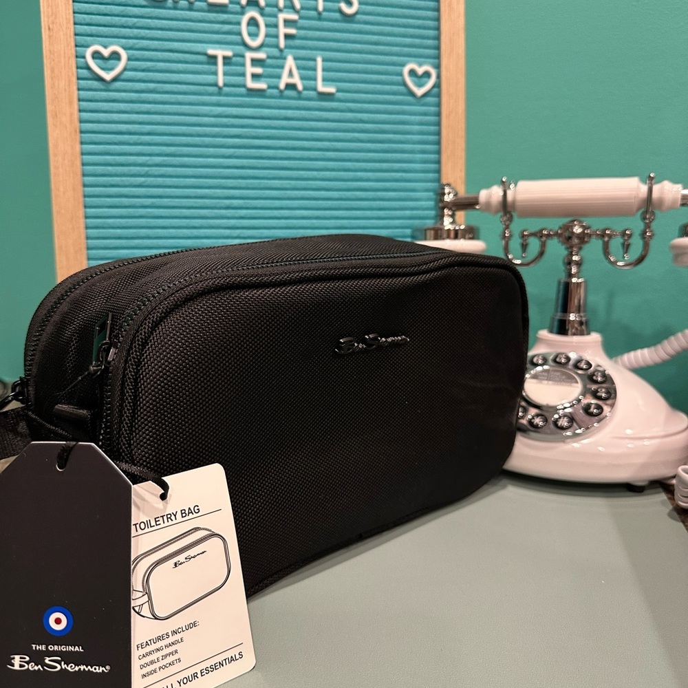 Ben Sherman Toiletry Bag / Dopp Kit - black